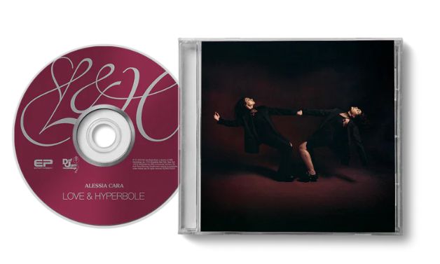 Love & Hyperbole (CD + signed card) (UShop獨家銷售)