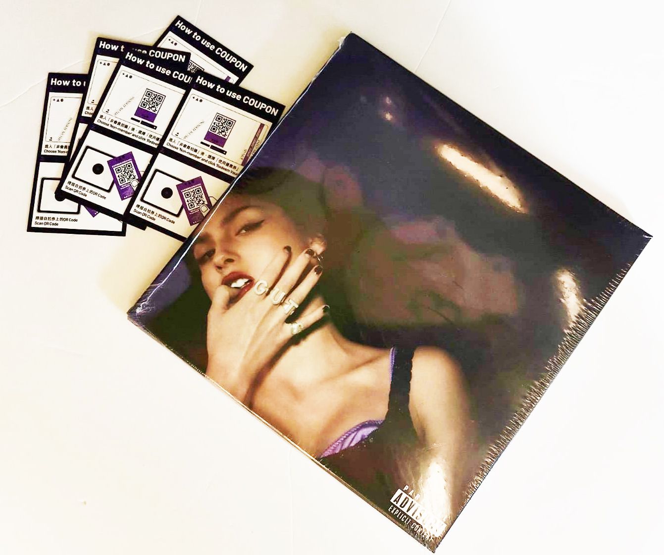 GUTS (International Fan Box) (附Snapio 自拍亭禮券 (價值$60) 乙張)